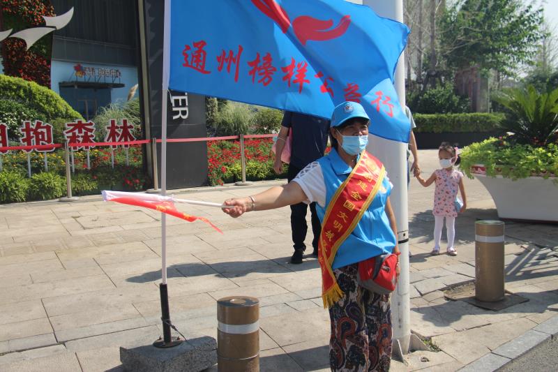 <strong>大屌操小骚逼视频呢</strong>